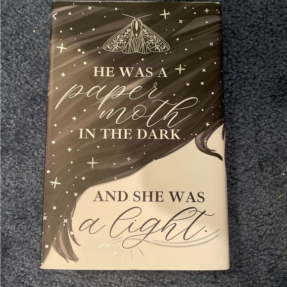 Owlcrate’s edition of The Whispering Dark - Picture 3 of 7